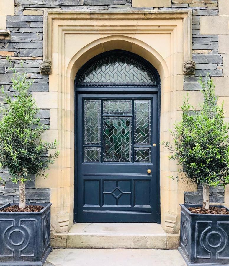Kotel Віндермір Екстер'єр фото The front door of 10 Downing Street
